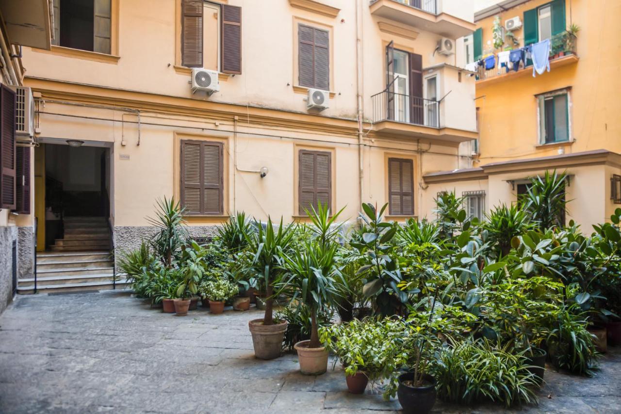 La Lepre Napoli Bed and Breakfast Buitenkant foto